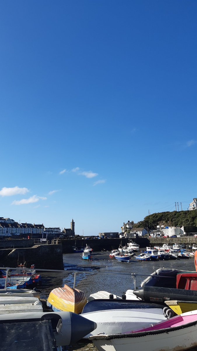 @BBCCornwall @Cornish_Weather @PorthlevenFish 
#Porthleven this morning. 
God's own Country