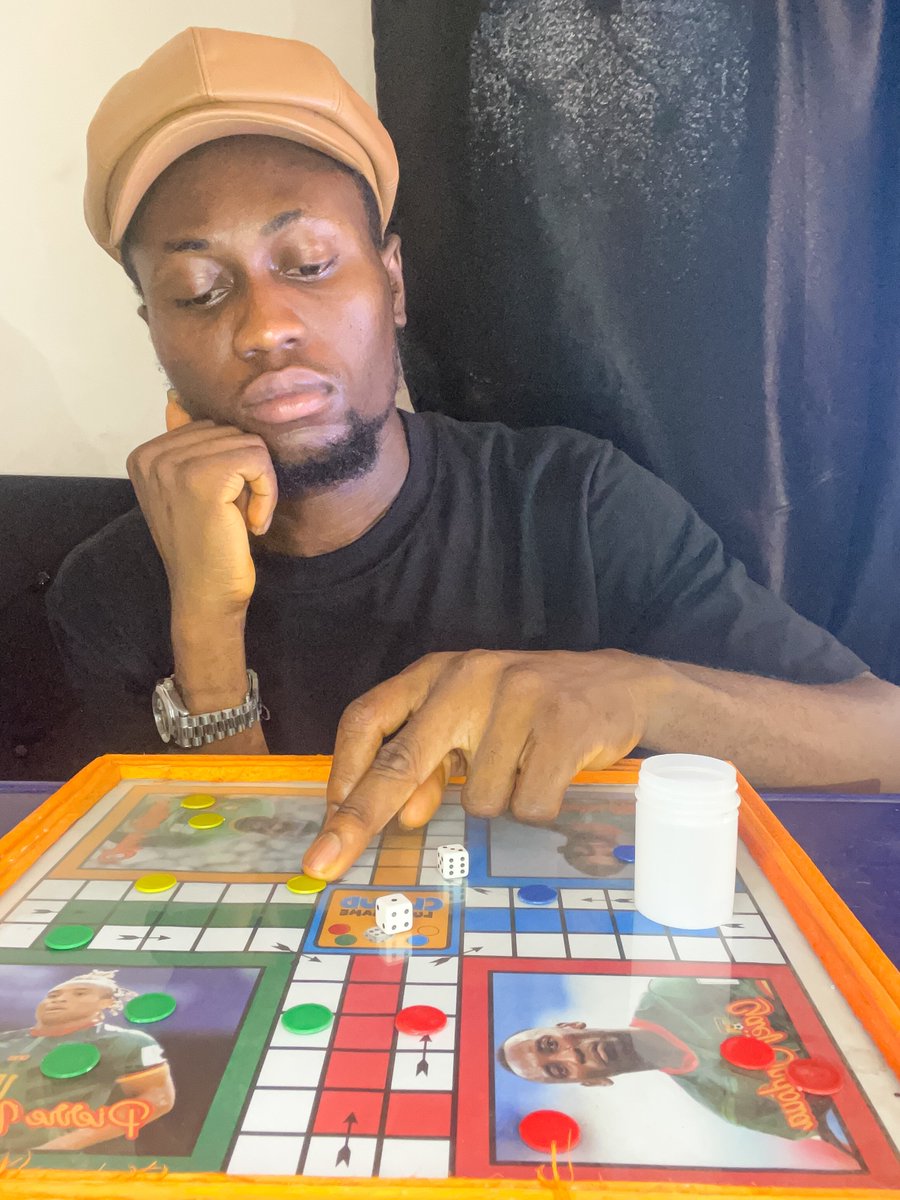 Tunde Onakoya breaks Guinness World Record playing Chess for 58 hours. Guinness here i come with my Ludo🎲