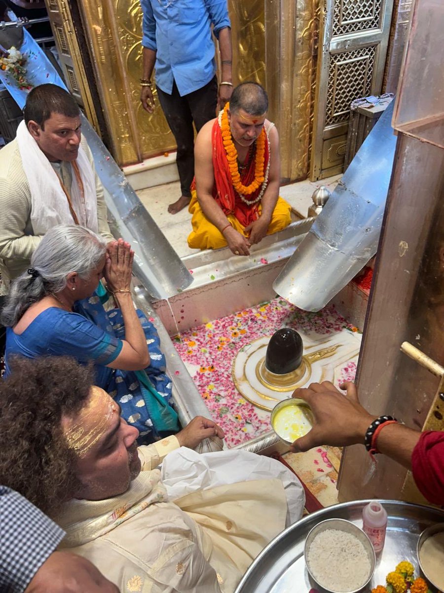 After attending the scheduled program at the ‘Sri Kasi Nattukottai Nagara Chatram’ in Varanasi, had the divya darshan of Baba Vishwanath. Sought His Grace for a Viksit and Samruddh Bharat.