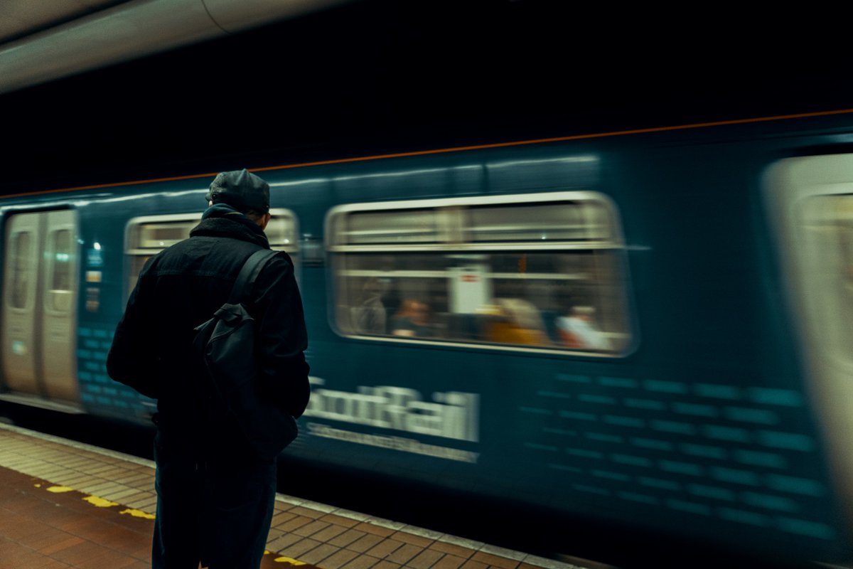 A man has been arrested following an attempted murder at a Glasgow train station. Officers were called to Hyndland station around 6.30pm yesterday evening. It followed reports of a man pushing a woman onto the tracks. British Transport Police say the victim has been taken to