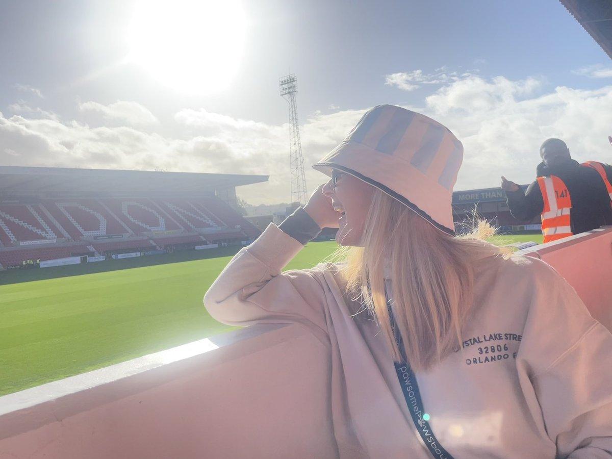 My favourite season yet🤩🔴🔵 A huge thank you to @barham_jack for the shirt and boots, made my whole entire day! 😋 @OfficialShots #theshots #uptheshots