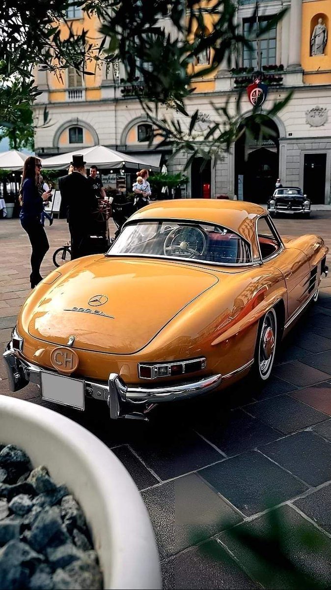 A 1958 Mercedes-Benz 300 SL Roadster with hardtop Design name W 198 II -

Production period 10.1958 - 02.1963 - end of production
The soft top was easy to operate and stored under a purpose-built hatch behind the seats when not needed. From the end of 1958, Mercedes-Benz also…