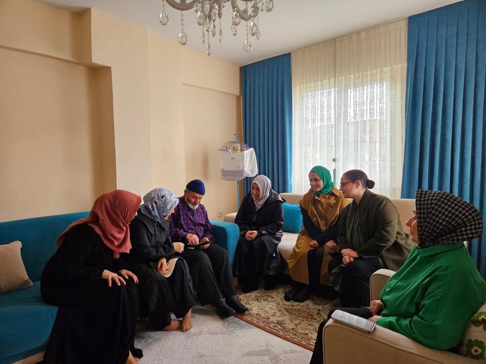 zyneep25's tweet photo. AKParti ilçe ŞGYkomisyonu olarak 
Vatanı,milleti,bayrağı ve tüm kutsal değerlerini canları pahasına koruyarak şehitlik makamına ulaşan aziz şehitlerimizin emaneti kıymetli büyüklerimizi  evlerinde ziyaret ettik 
Aziz şehitlerimizi rahmetle  minnetle ve dualarla  yâd ediyoruz🇹🇷 https://t.co/ESOlccPVMp