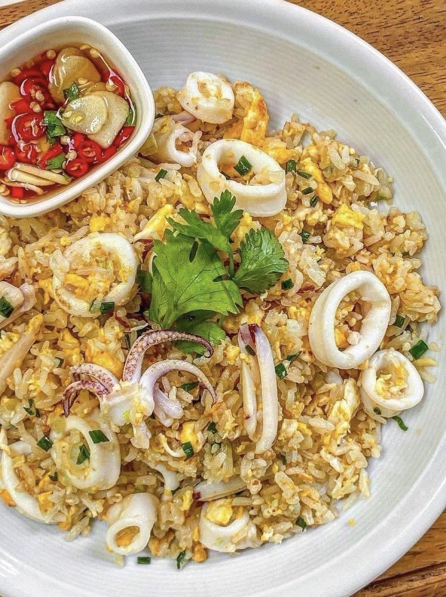 Looks great, Fried Rice Seafood Served With Spicy Sauce #food #sundayvibes #hungry #fastfood #thaifood #RecipeOfTheDay