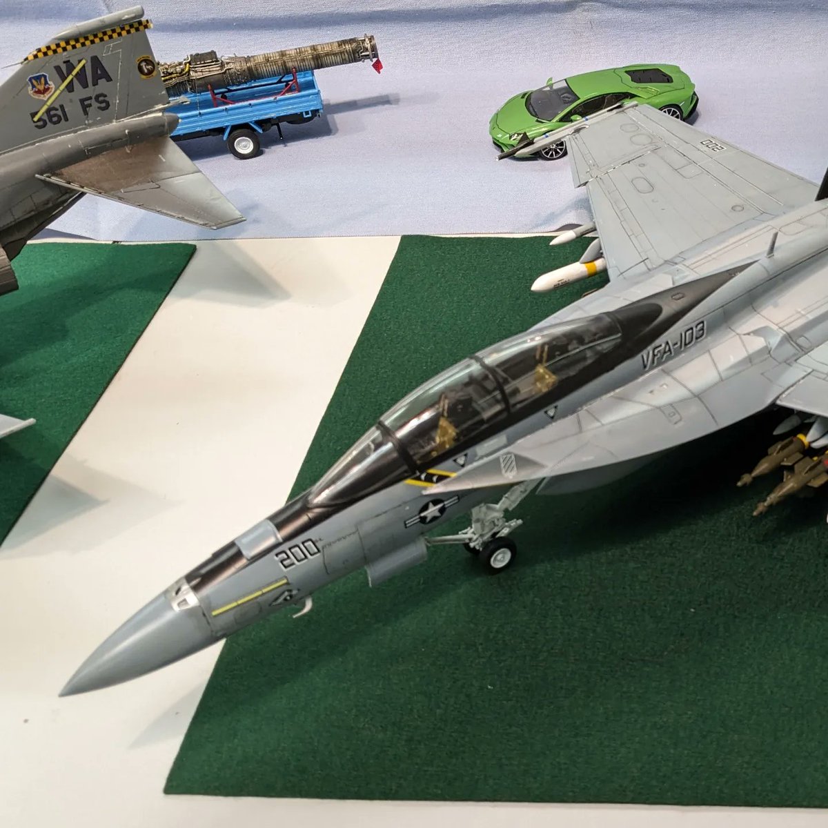 GarageKentaro's tweet photo. 飛行機好きでもあり数多く作品を出品していて、スケールが1/32と大型でもあり細部も表現されていて見ていて感心しました😲

友人とも何十年振りに話すことも出来て、とても楽しい時間を過ごせました☺️ https://t.co/VBCoPqb8LO