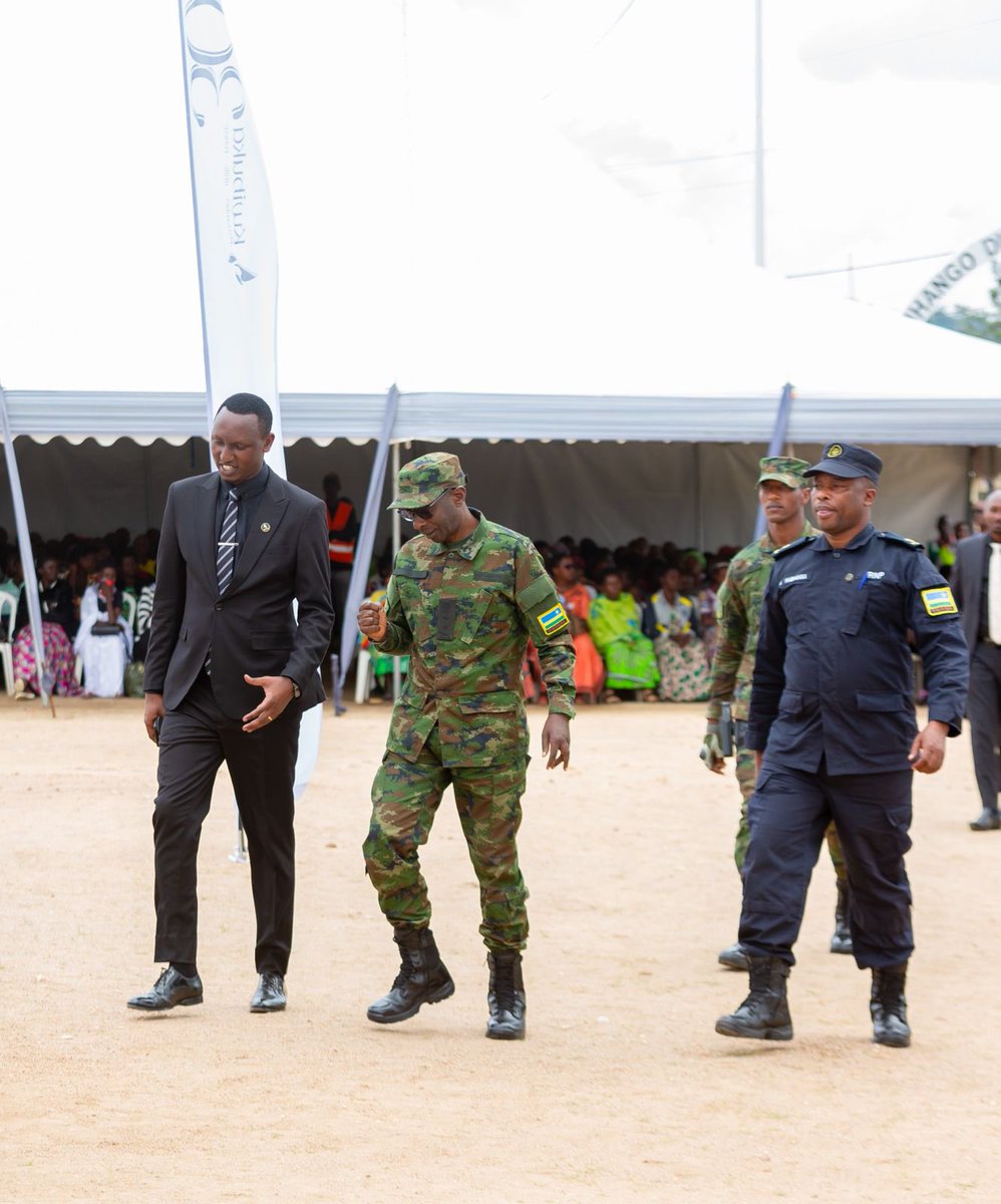 Nyakubahwa Minisitiri wa @RwandaLocalGov @JCMusabyimana niwe mushyitsi mukuru mu muhango wo kwibuka abacu bazize jenoside yakorewe Abatutsi mu Mayaga ya Ntongwe. Ni umuhango kandi witabiriwe n’abandi Bayobozi mu nzego zitandukanye. #AmayagaTuribuka #Kwibuka30