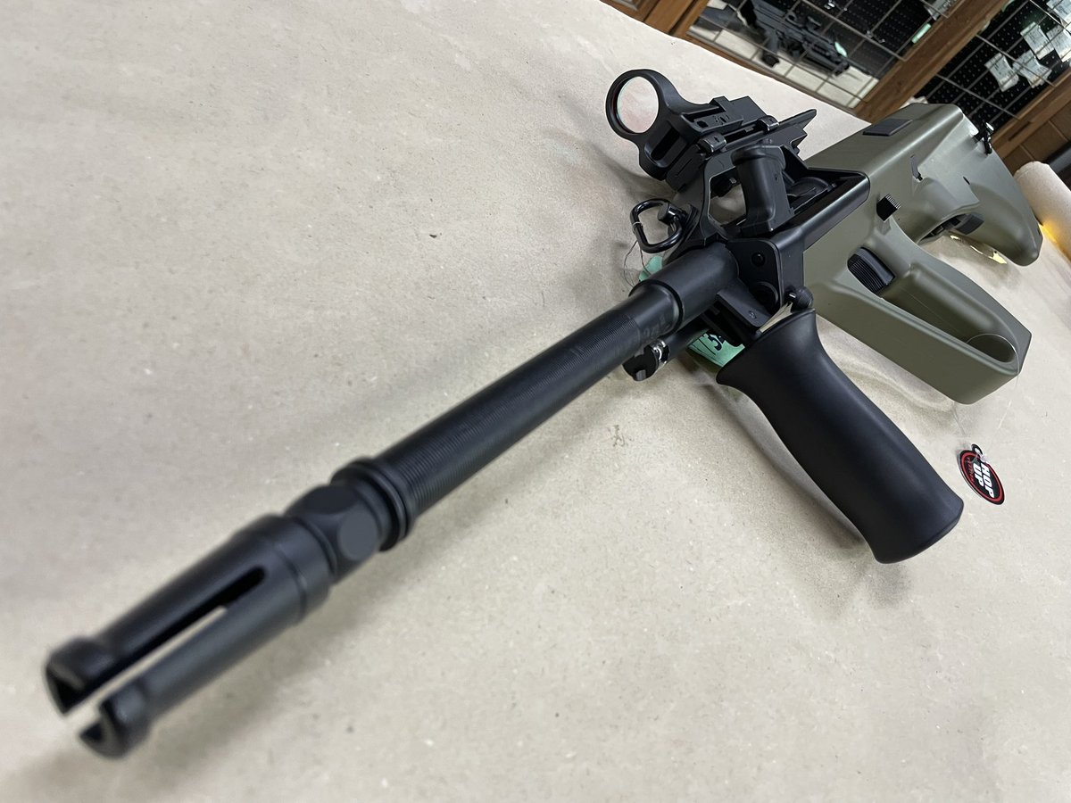 WESTSIDE_army's tweet image. どちらがお好き？

やっぱ、標準スコープのステアーめっちゃ格好いいっすわぁ✌︎(*ﾟ∀ﾟ*)✌︎

でも！C-More載せたらビックリするほど格好いいステアーになった//////渋い！！！

1980年頃の銃とは思えないデザインですよねぇ♡

あなたはどちらがお好き？
#電動ガン
#ステアー
#AUG