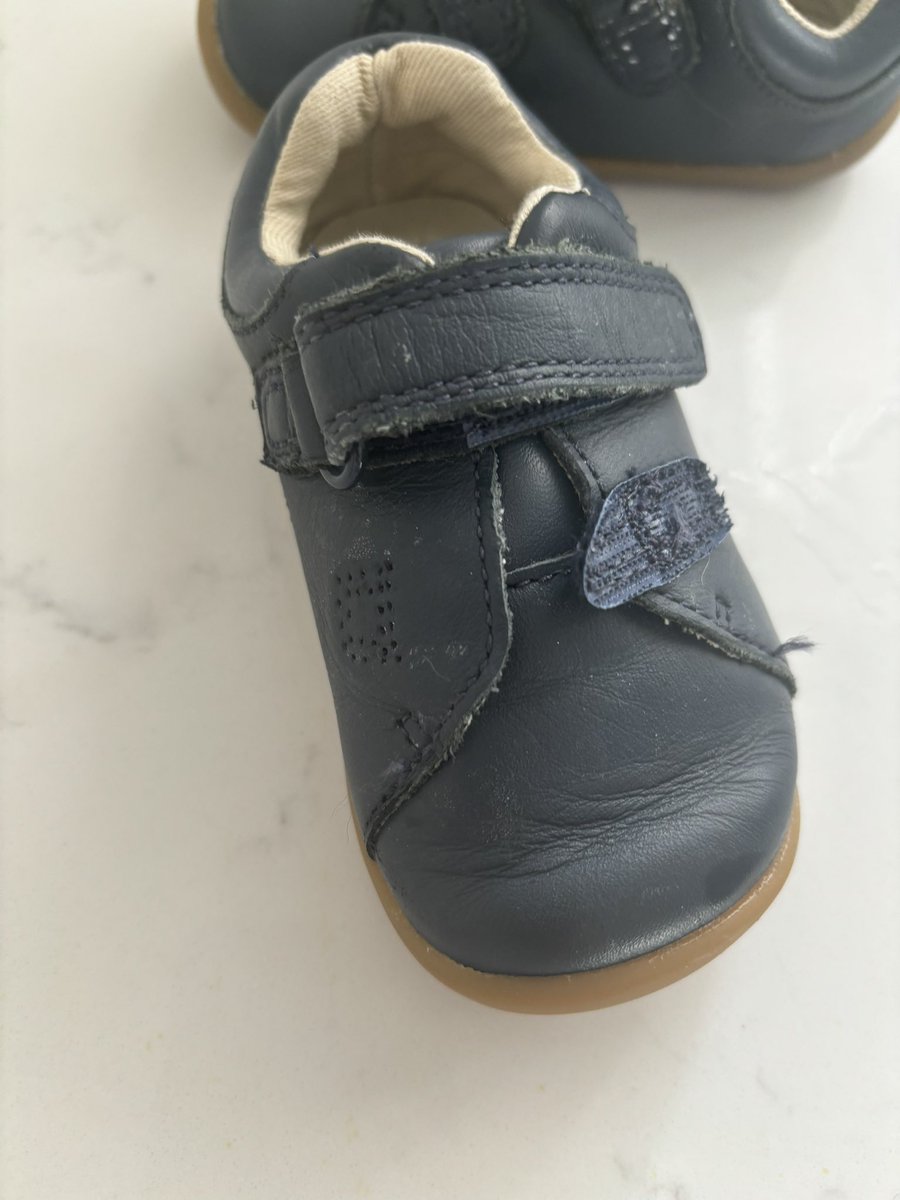 sophieroebuck's tweet photo. @clarkshelp Hi I wouldn’t expect my toddler to be able to remove these straps on the shoes. What a waste of money https://t.co/kOcyhVm1cH