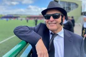 700 Hartlepool fans made 600 round trip to Dorking as the blues brothers , including Jeff Stelling  👏👏👏👏👏👏