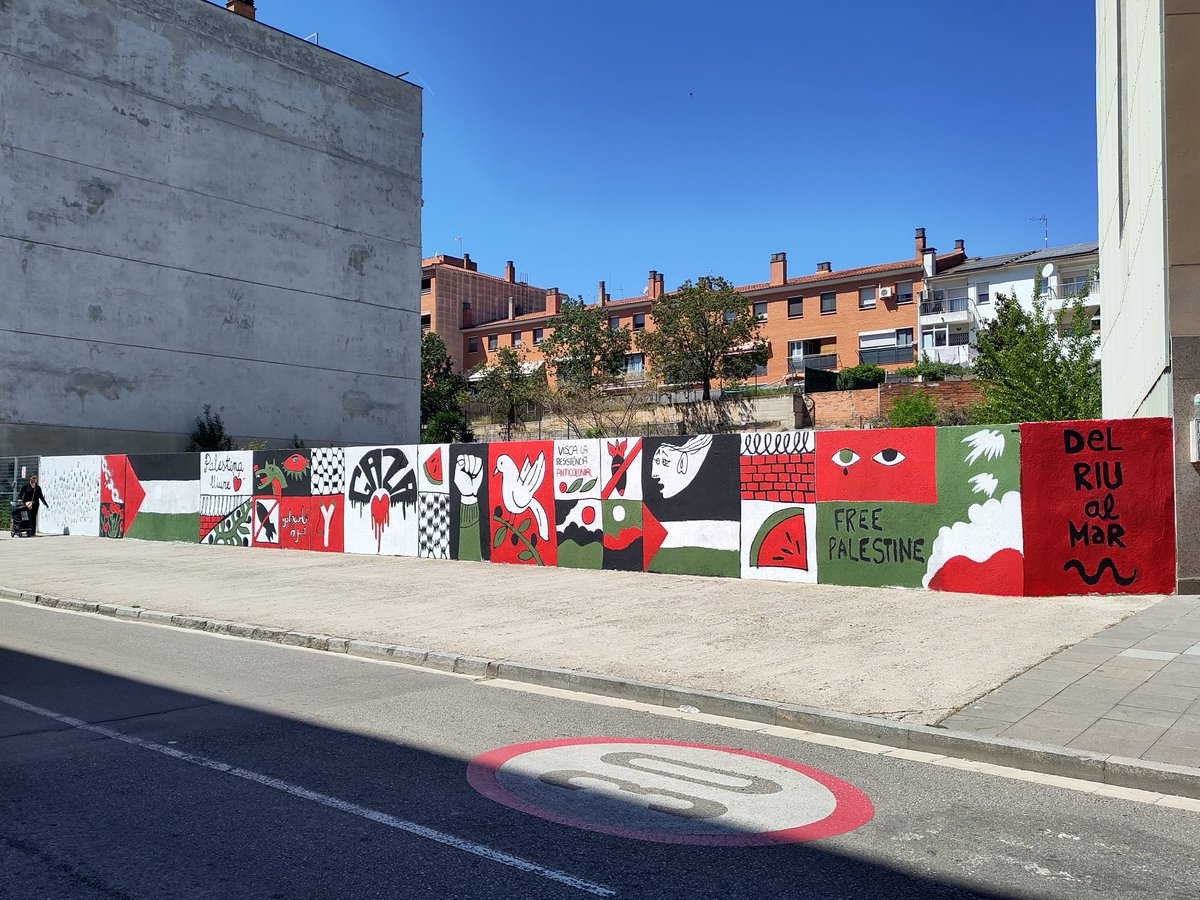 Ahir vam estar amb @Molletacull fent un mural de suport a la resistència palestina i al poble de Gaza que esta patint una guerra criminal i una neteja ètnica. #mollet #palestina #palestine #solidaritat #gaza