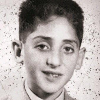 Questo bambino ha fatto la storia della musica 🎶 sai dirmi di chi si tratta ?