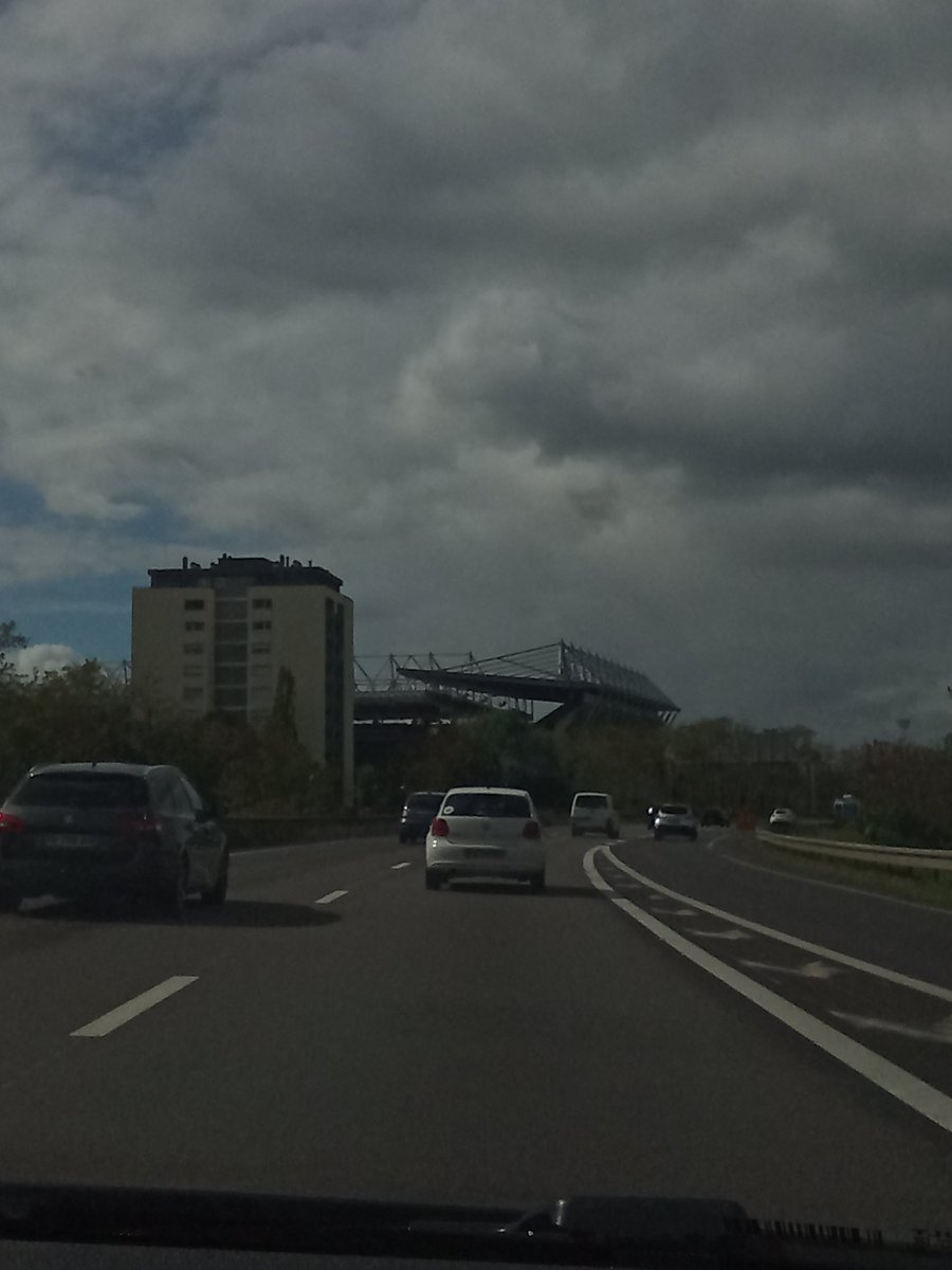 Notre beau stade sur la route des vacances ❤️🇱🇻 Allez Metz 🇱🇻 #FCMETZ #FCMHAC
