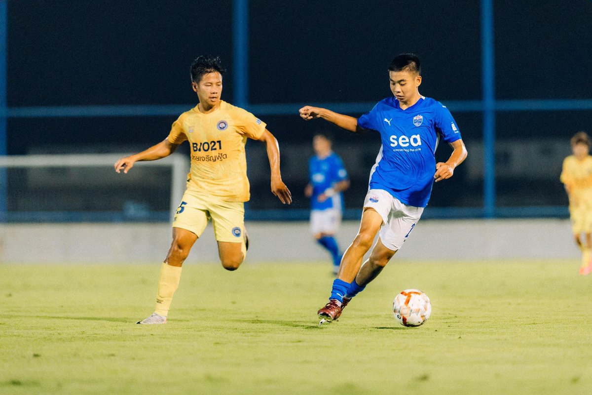 AllSGFootball's tweet photo. [Pre Season Friendly]

𝗔𝗻𝗼𝘁𝗵𝗲𝗿 𝗯𝗮𝘁𝘁𝗹𝗲 𝗶𝗻 𝗧𝗵𝗮𝗶𝗹𝗮𝗻𝗱 🇹🇭 

The Sailors faced off against Thai FA Cup semi-finalists &amp; Thai League 3 side Samut Sakhon City FC, in a closed-door friendly.

#SPL #lioncitysailors 

[cr: @lioncitysailors] https://t.co/PdSj2uAMSQ