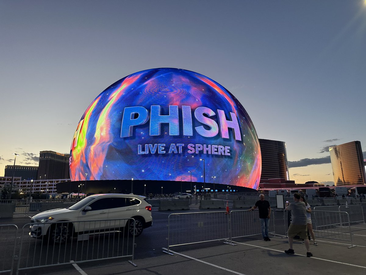 tcentazzo's tweet photo. Sorry Neo there’s no going back after this. @phish 4.20 show at @SphereVegas https://t.co/Noc2I46LHU