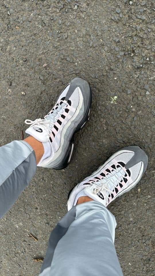 Snowie19688159's tweet photo. Whose 95s you want first...🤔 mine or my chavy mate.....🥵😈👟 https://t.co/J0MN8806xQ