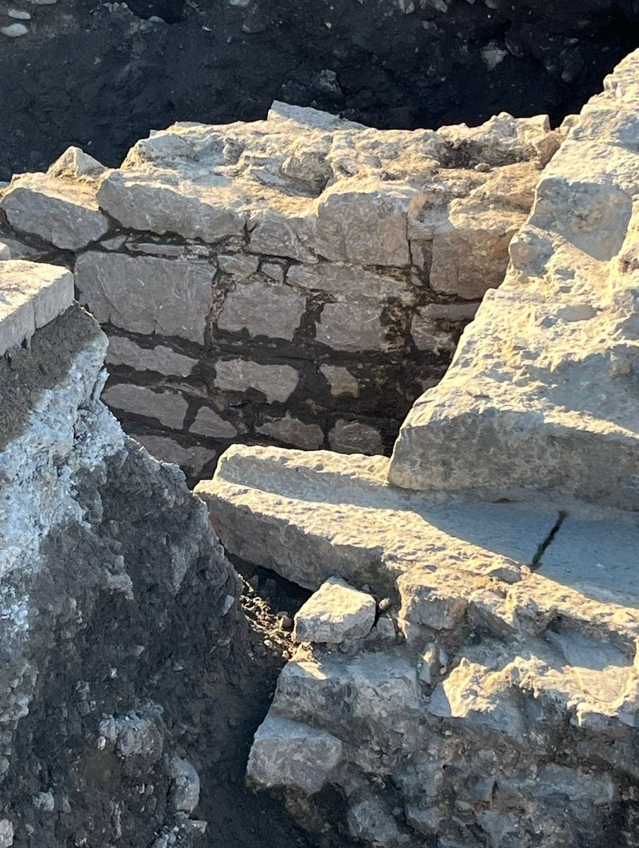 Hidden from view for over 200 years, some interesting features have recently been uncovered on this section of the 12th century Walls of #Limerick, just off Athlunkard St.