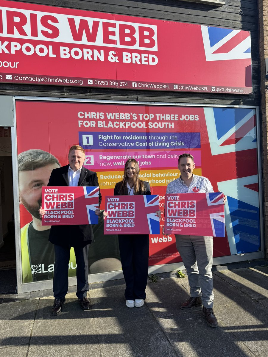 A lovely sunny day in Blackpool supporting the wonderful @ChrisPWebb with @SamJRushworth and @ChrisBloore ☀️ 🍦 🌹