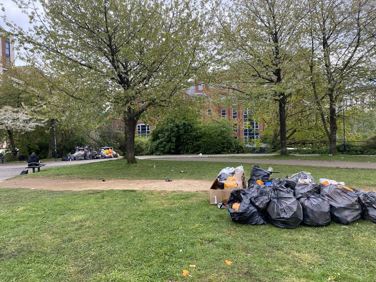 Hate to be a party pooper but, although its great free events like these can take place, it’s sad to see so much rubbish left over from Castle Park celebrations yesterday 😔 Hats off to @BristolWaste teams working hard to clear it all