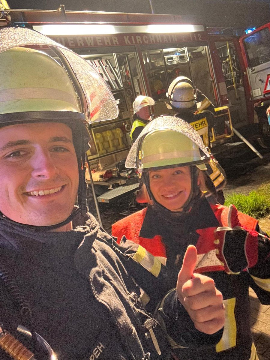 firemarieluu's tweet photo. Meine erste richtige Übung in der neuen Feuerwehr 🥰👌🚒 #feuerwehr #freiwilligefeuerwehr https://t.co/Ip7aSkFgFj https://t.co/QDxnwLzGeI