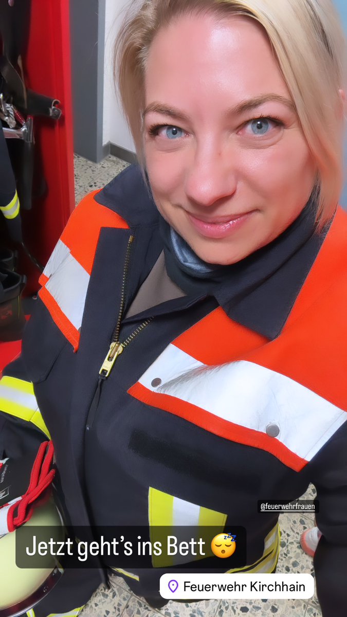firemarieluu's tweet photo. Meine erste richtige Übung in der neuen Feuerwehr 🥰👌🚒 #feuerwehr #freiwilligefeuerwehr https://t.co/Ip7aSkFgFj https://t.co/QDxnwLzGeI