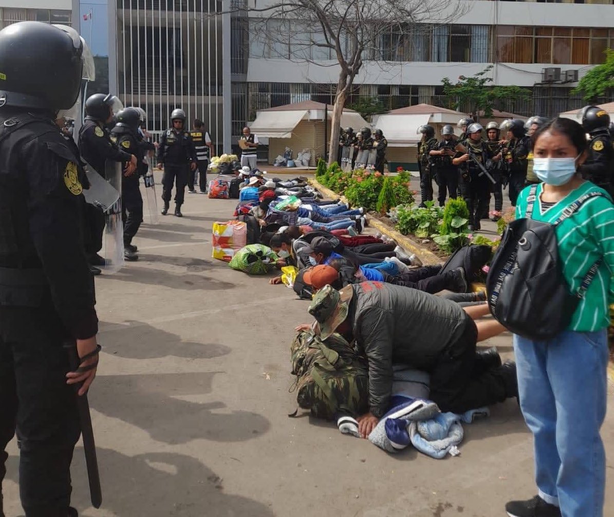 If you want to know what happens when university authorities accuse students of being terrorists and ask the Police to storm a university campus, look into the Peruvian police's raid of San Marcos university in January 2023. 🧵
