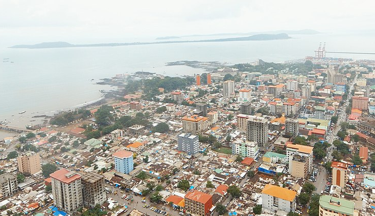 💰💡 La #Guinée renoue avec la #CEDEAO ! Après les sanctions post-putsch, #Conakry signe un accord de financement de 307 millions $ avec la BIDC pour des projets de développement dans l'agriculture, la santé, l'éducation, les mines et le transport. bit.ly/4atzya8