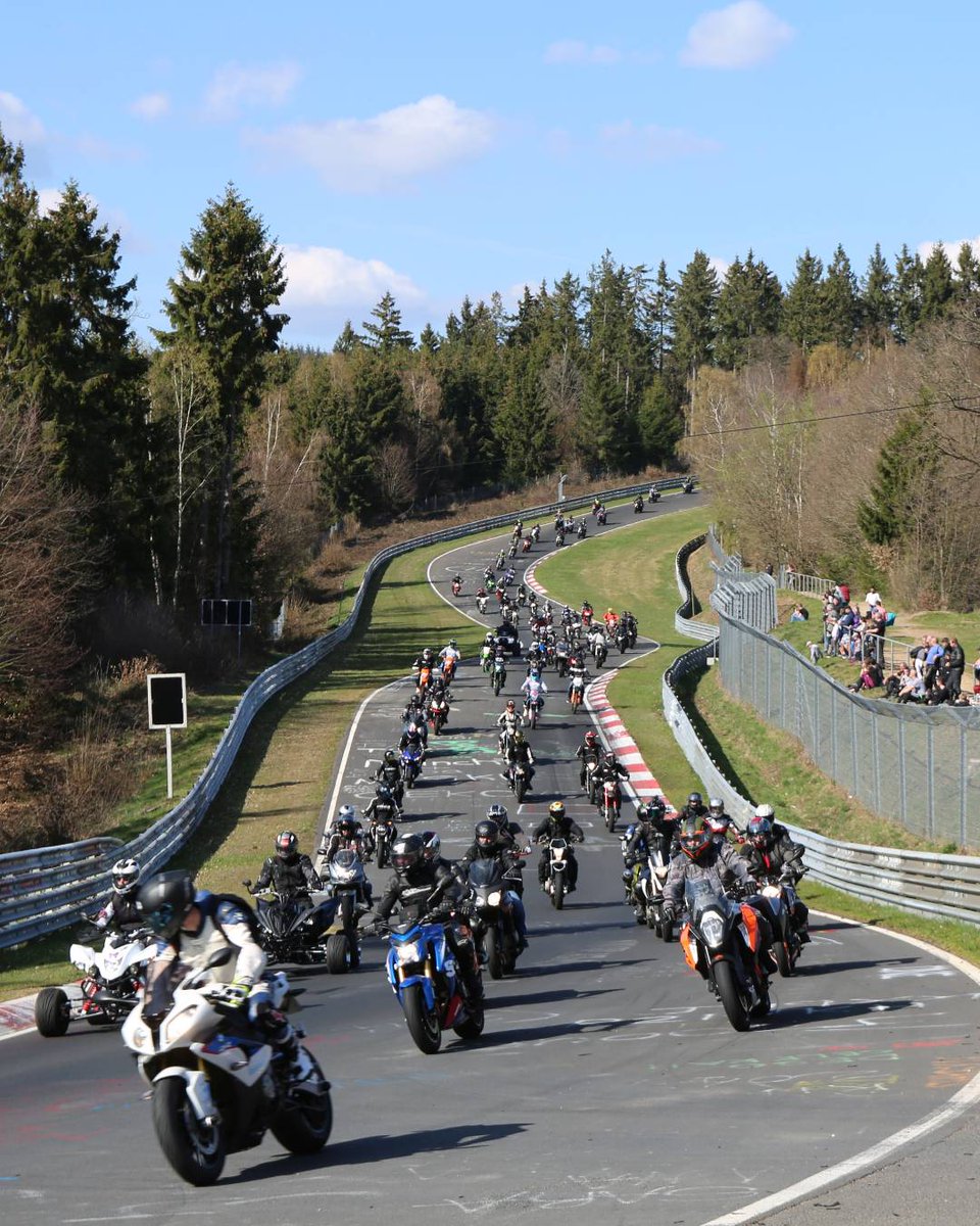 It's one week from today! 🏍️

Next Sunday, the motorcyclists will meet for the traditional 'Anlassen'.

Together with our partner @polo_motorrad, we are looking forward to a full paddock, lots of bikes, a varied programme and the corso on the Nordschleife!

#HeartRace