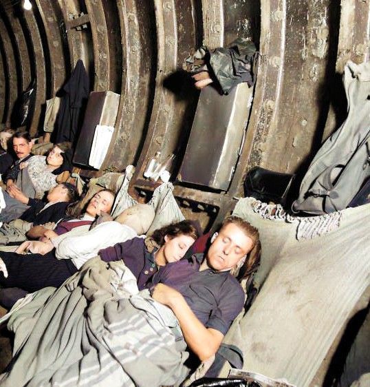 Londoners take shelter in the Underground during the Blitz, 1940. #ww2 #wwII #theblitz #1940s #londonunderground