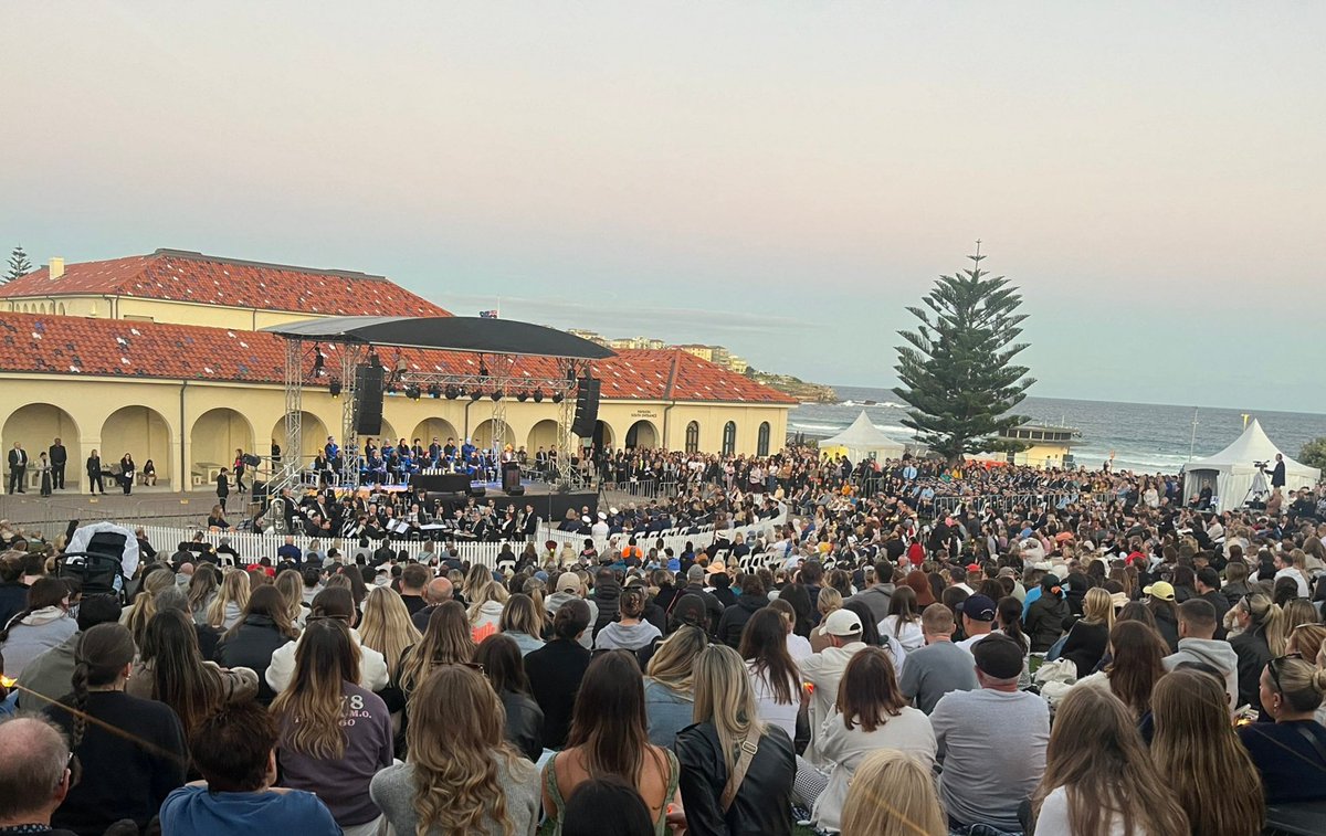 The Bondi Beach candlelight vigil was held in front of The Pavilion, a stones throw from A & O's Aussie home away from home. 🇦🇺