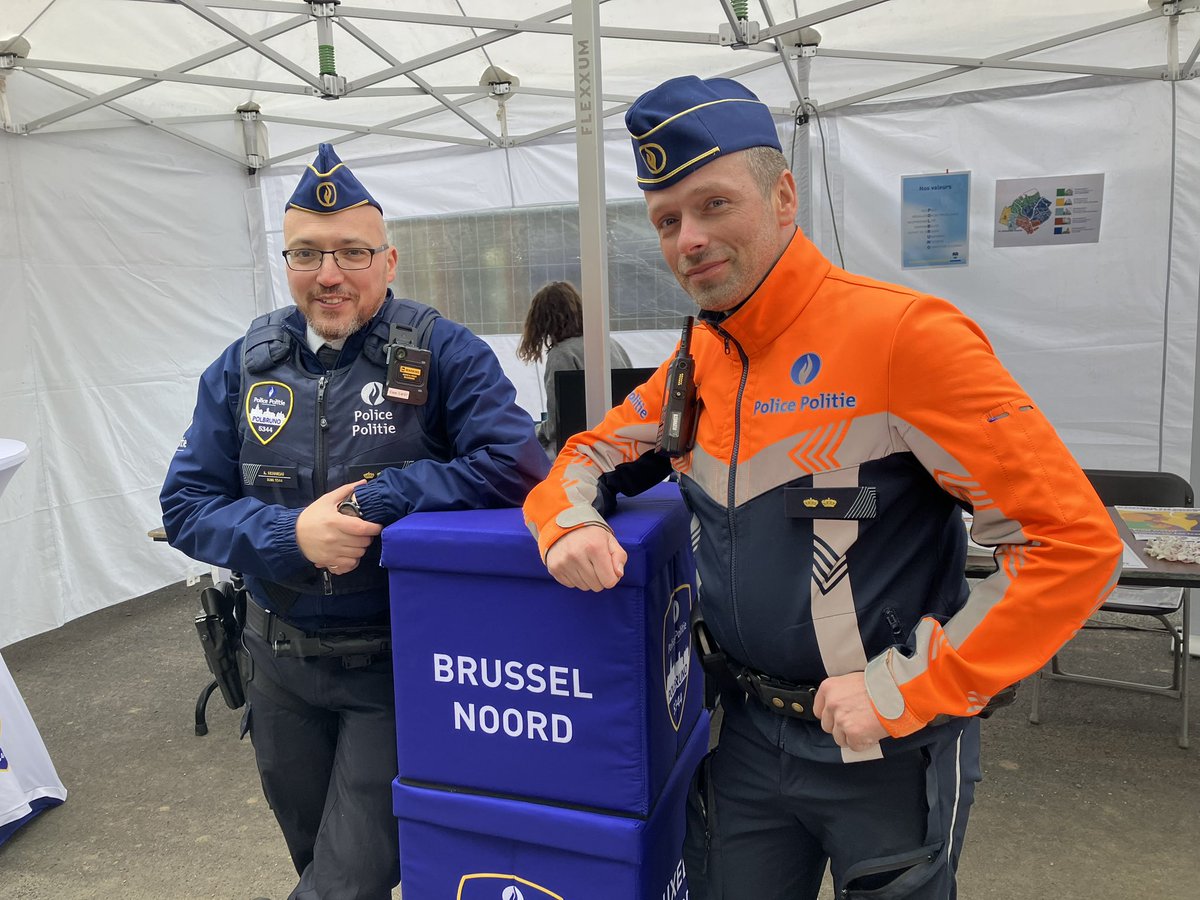 About Yesterday: Incredible interest in joining the👮🏽‍♂️👮🏻‍♀️force. We showcased opportunities across 6 Brussels police zones and the Federal Police. Proud of the motivation seen among all colleagues, although my ❤️ belongs to @zpz_polbru 😉 We need you🚨👋
 🚔👮🏽‍♂️👮🏻‍♀️💼 #employerbranding