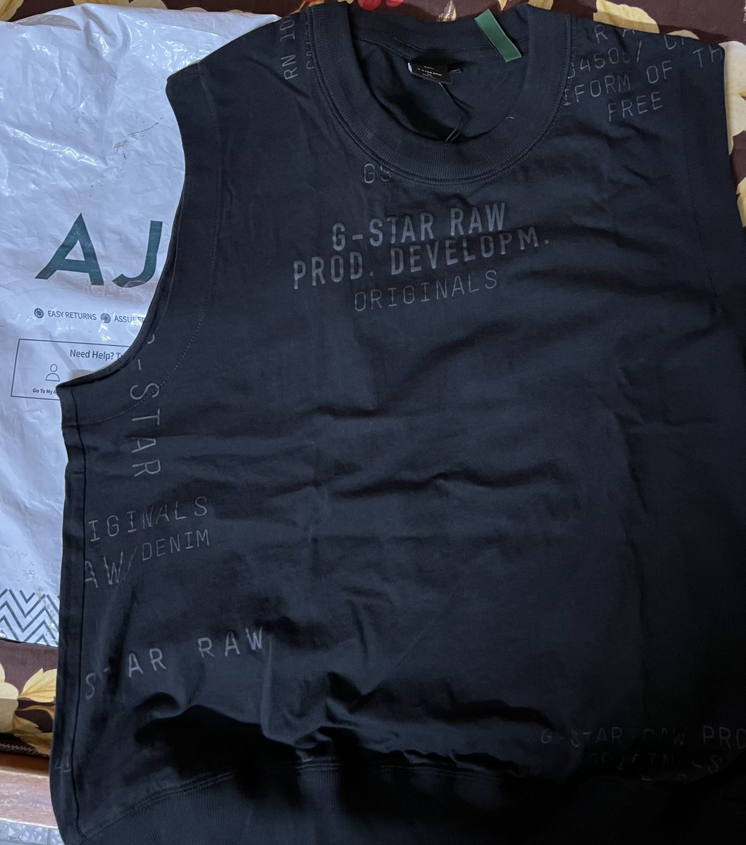 eqbalashraf's tweet photo. Well according to @AJIOLife this is a belt. I ordered a belt with order id FN0271503492 and received this t-shirt. Raised a request for return and it got cancelled stating they have shipped the right item so no refund. Talked to their customer care, no use. What a great service. https://t.co/vaFYyfaZRd