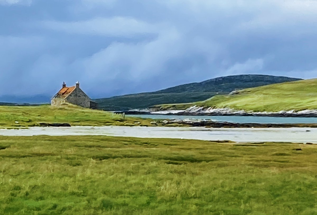 Port-nan-long, North Uist. With Berneray in the distance.

#scottishislands #hebrides #outerhebrides #westernisles #scotland #lovescotland #visitscotland #scotlandphotography #andydrane