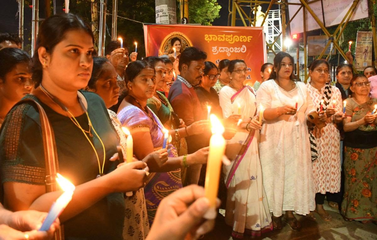 BIG NEWS 🚨 Lingayat seers hold protests & demand capital punishment for Fayaz in Neha’s murder case.

⚡ Ahead of voting next week, BJP raises questions on the Law and order situation in the state.

Karnataka CM Siddaramaiah denies Love Jihad Angle & said incident was due to