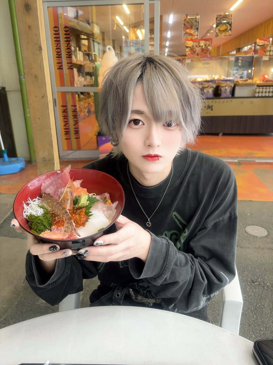 やっふい

#メンコン #自撮り界隈 #自撮り界隈さんと繋がりたい #いいね返し #美男美女さんと繋がりたい #いいねした人全員フォロー #いいねした人全員フォローする #1mmでもいいなと思ったらいいね #いいねで気になった人お迎え #歌舞伎町 #メンズコンカフェ