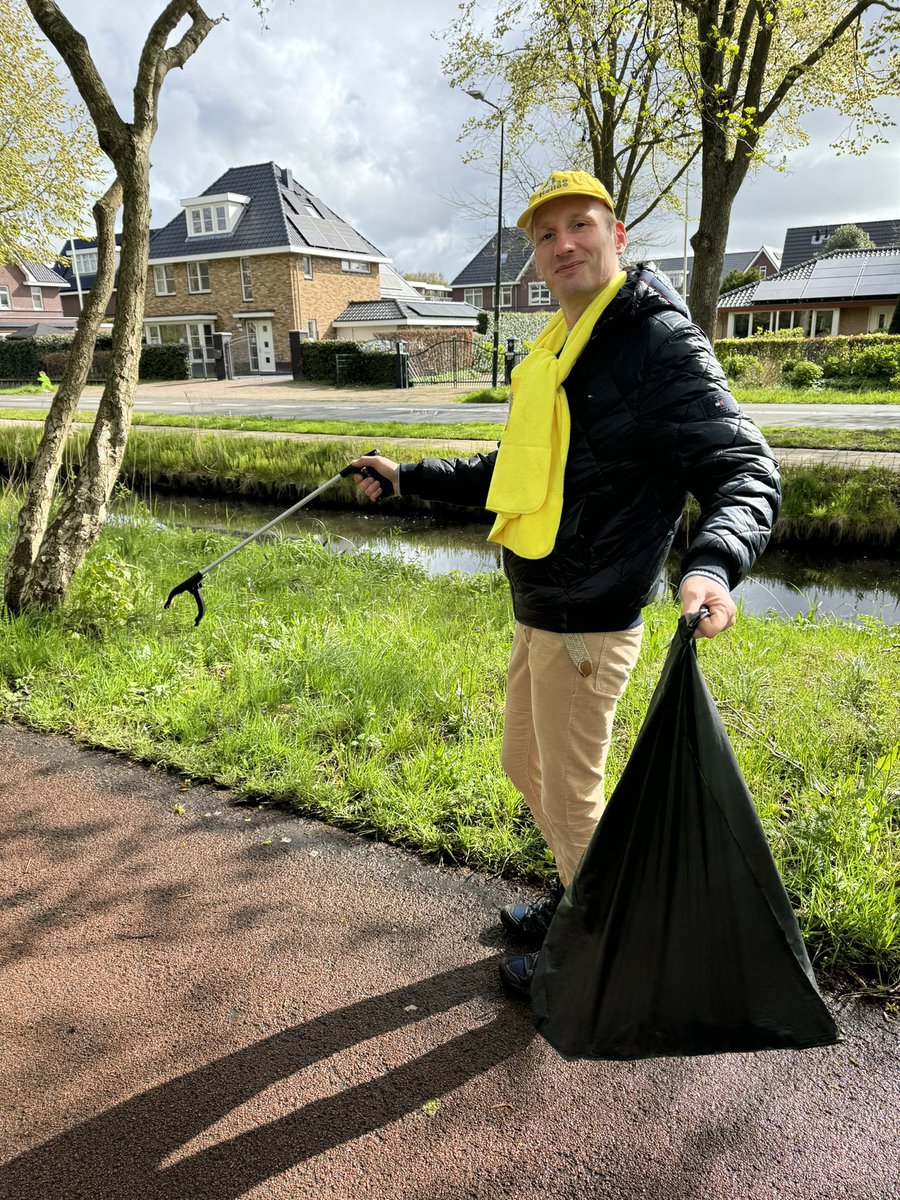 HEILOO2000's tweet image. Gisteren hebben we weer lopen opruimen!