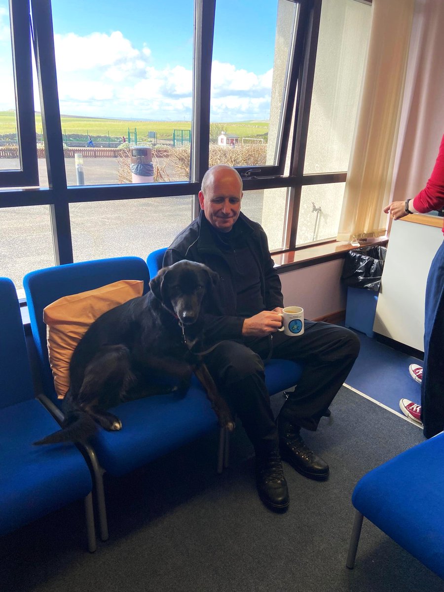 Last Wednesday, Kevin and Zoe paid a visit to Sanday Junior High School, to meet with pupils and staff. Educational visits like these are an important part of our charity's work (plus Zoe doesn't mind the attention! 🙂)
