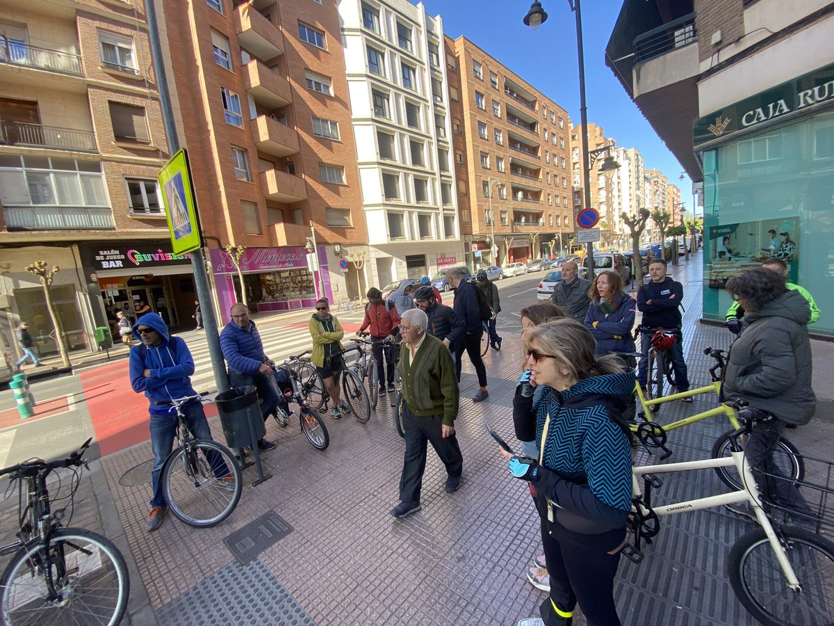 Iniciamos la segunda jornada de Asambleas de ConBici junto a @ciudadanabici y demás grupos locales en visita técnica por #Logroño Revisamos medidas se retroceso, particularidades y ejemplos de la red cicllista🚲🧠