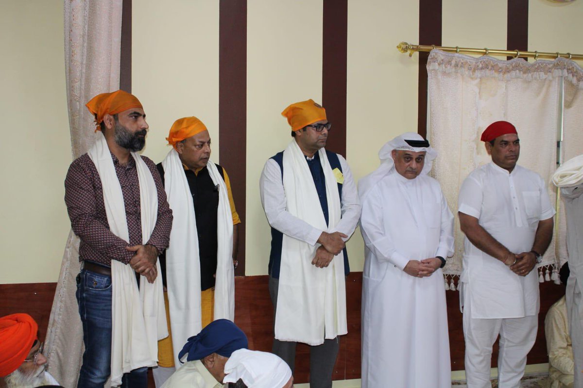 IndiaInBahrain's tweet photo. Ambassador H.E. Vinod K. Jacob joined the #Baisakhi celebrations at the Budaiya Gurudwara in Bahrain. 

Ambassador conveyed his greetings to everyone on the special occasion in Punjabi. https://t.co/L2ak4VrH7i