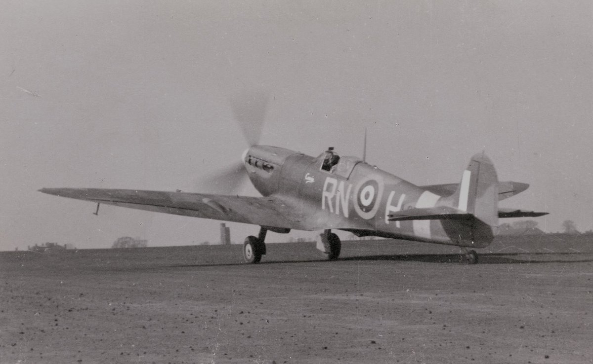 Loving this historic photo of the 72 Sqn Spitfire at Biggin Hill in 1942, flown by decorated Ace, (and father to our very own Ace, @blackrauthor ) Flight Lieutenant Ron ‘Robbie’ Robertson 

#spitfire #72squadron #bigginhill #1942 #ww2 #battleofbritain #supermarinespitfire