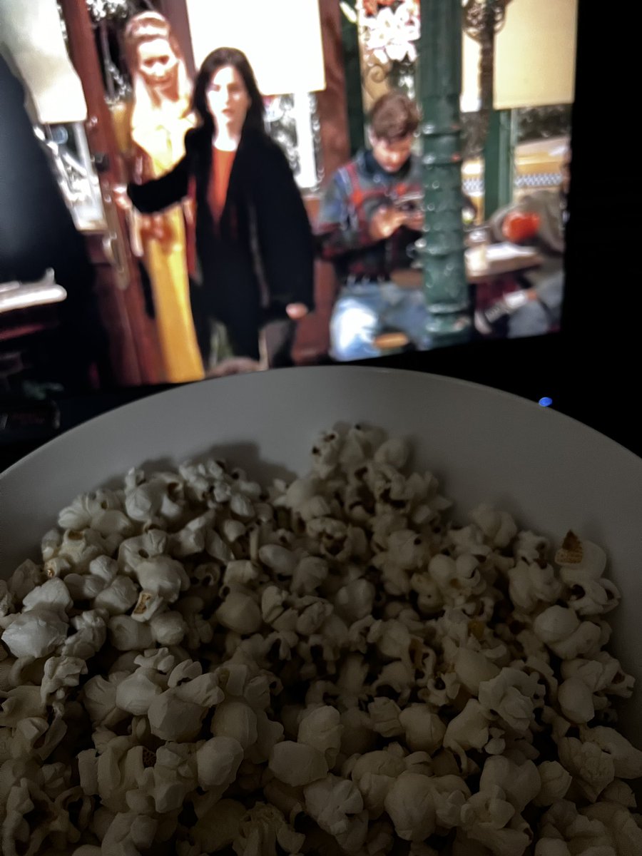 Gm loves❤️☕️

Chill timewith popcorn and friends🤌🏻