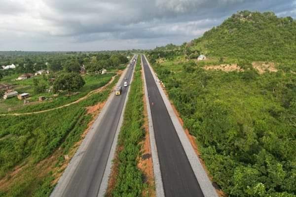 Chinese construction firm completes dualisation of 220km Keffi-Akwanga-Lafia-Makurdi road. #GodBlessPMB #GodblessPBAT