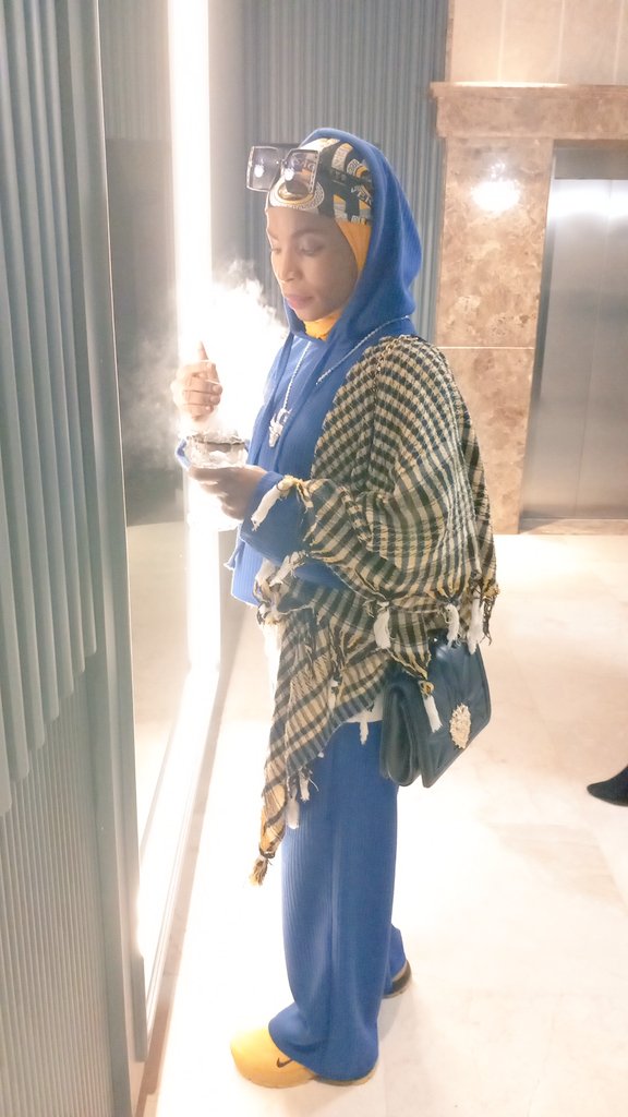 sanbheegold's tweet photo. Can I be the reason you'll be pressing your phone on the Road and smiling until Trailer jam YOU....Remember it's me o😪
#SundaySet https://t.co/pfZBRNOrgM