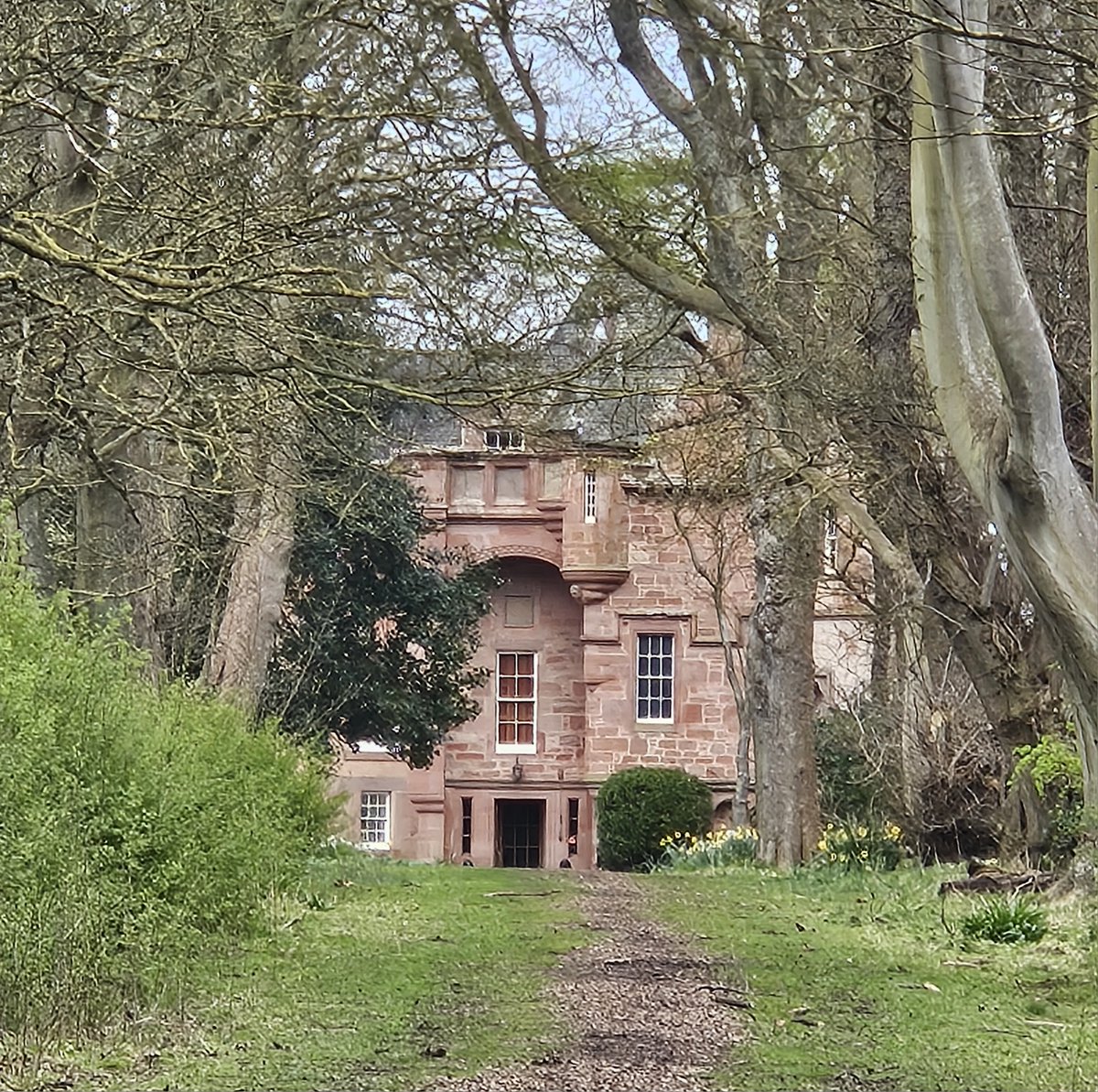 JoinMeDancing's tweet image. A few scenes from my artist residency, Hospitalfield, Arbroath, Scotland, 1st-15th April.  Brief work-in-progress showing in my beautiful 170-year-old studio!
