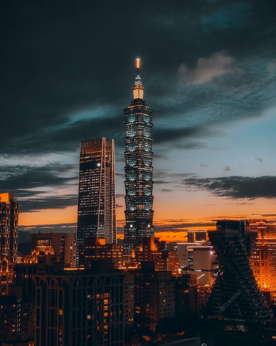 Golden hour in Taipei, Taiwan 🇹🇼