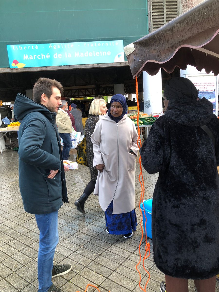 Ce matin à Évreux, sur le marché de la Madeleine pour défendre les propositions de @rglucks1 pour #ReveillerlEurope ☀️