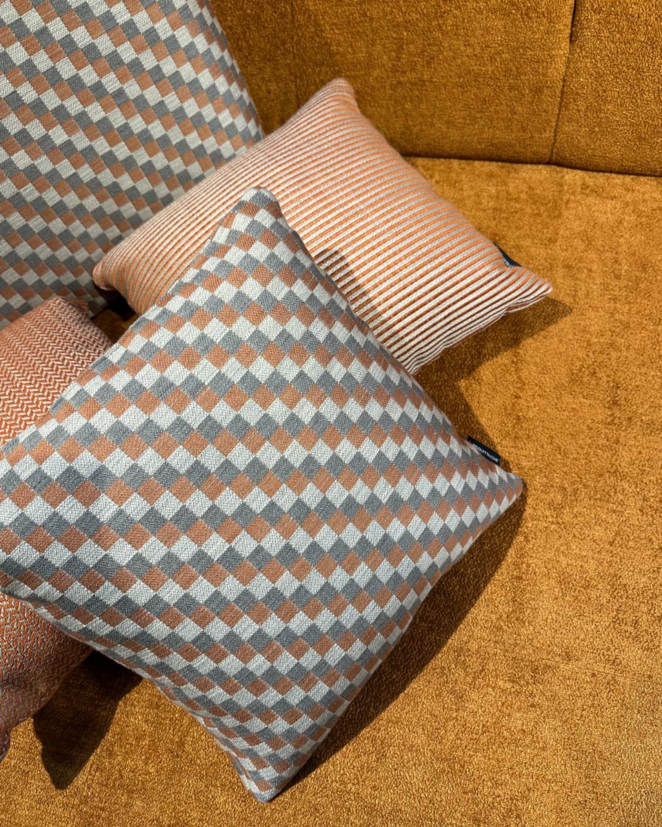 New patterns and tones emerge at Milan Design Week. Snapshot from the NicolettiHome booth. 

#patterns #patterntrends #simplymilan #trendingpatterns #milanodesignweek #italiansofas #sofadesign #italianfurniture #MilanDesignWeek2024 #SaloneDelMobile2024 #salonedelmobilemilano