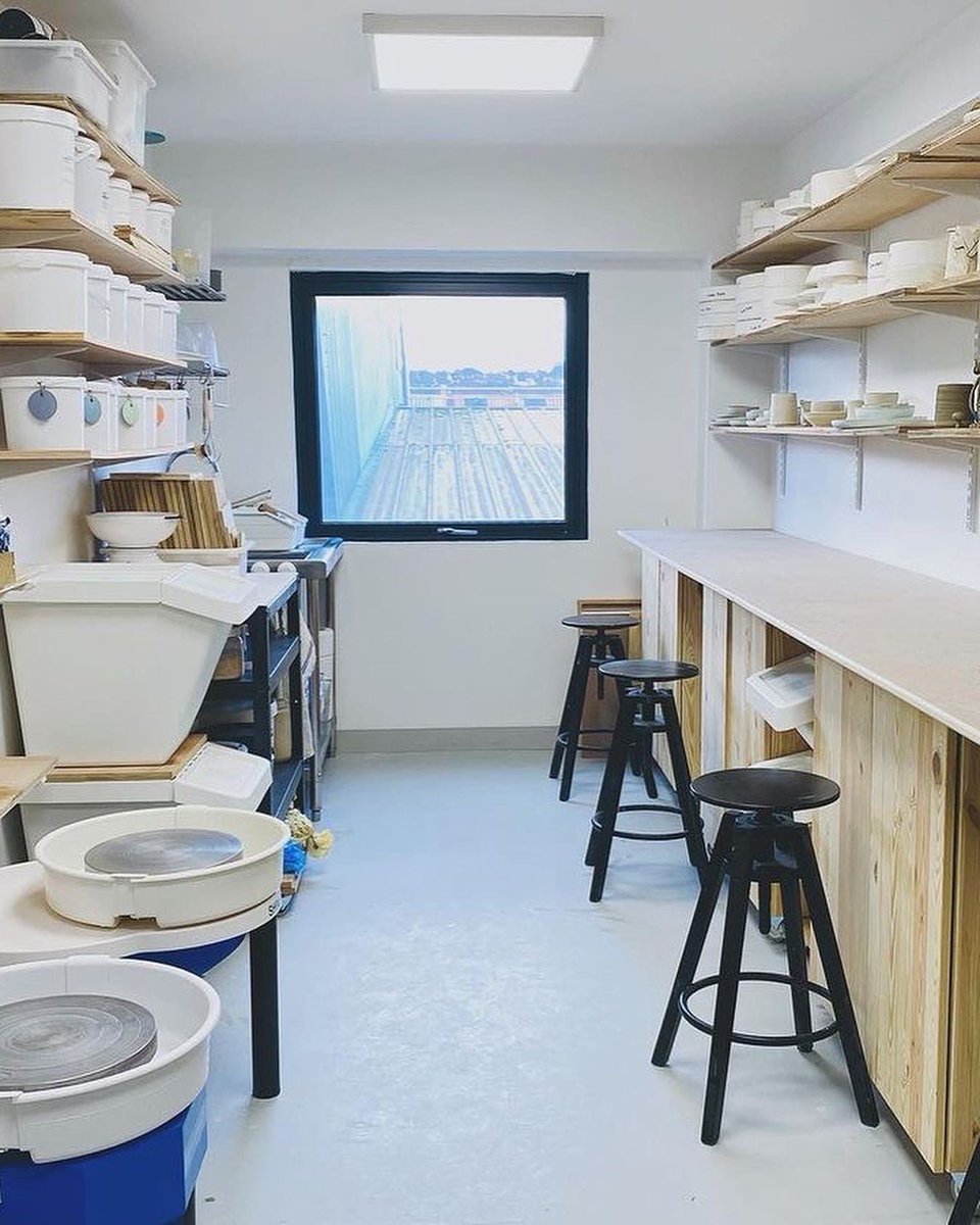 In the studio with Rachel Cox Ceramics . . #deltahousestudios #art #newart #wimbledon #artist #artists #london #londonart #londonartists #londonexhibition #londongallery #artgallery #openstudios #wandsworth #culture