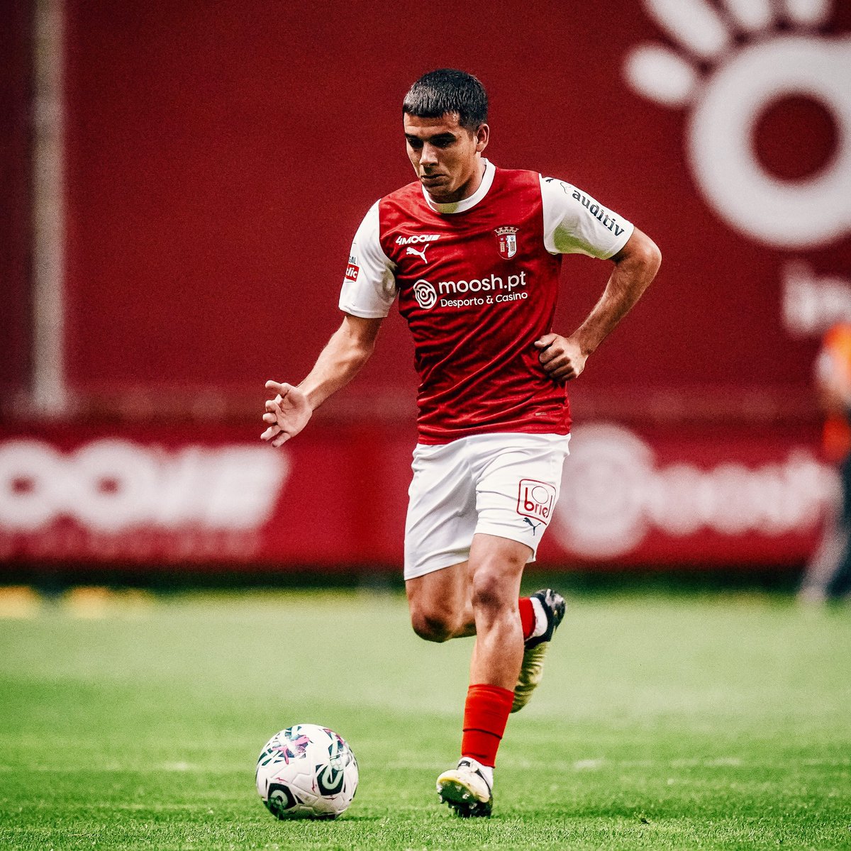 👊 To the end!

🫡 A titanic effort from <a href="/victorgperea2/">Victor Gomez</a>'s <a href="/SCBragaOficial/">SC Braga</a> to secure a crucial 2-1 win over FC Vicela with a late comeback and a late goal.