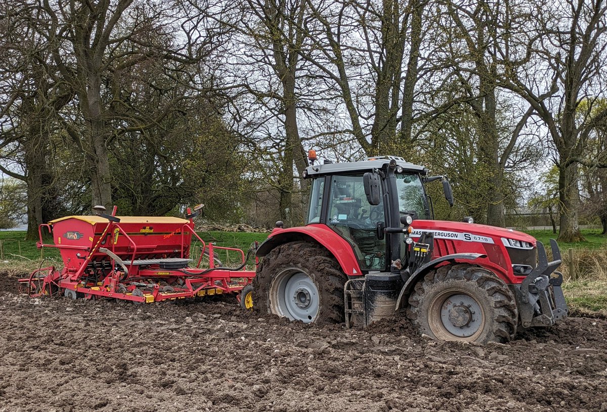 vaderbogger's tweet photo. @FearnFarm Nah, 7 acres out of 55. Not helped by trying to sow it all. @Vaderbogger living up to his name.
Supposed to dry, so loading up with fert for Dornoch....
#tiredandgrumpy https://t.co/tZaXeh8jOJ