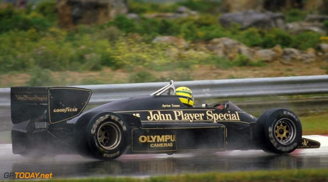 1/2

#OnThisDay in 1985 the @F1 world saw a fabulous first win of the great @ayrtonsenna.

In near-biblical torrential rain the brilliant Brazilian took his Lotus to victory by over a minute from Michele Alboreto - the only driver he hadn't...

#f1 #Throwback #senna #sennasempre
